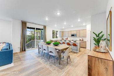 SEA_TangleRidge_Pic_Davenport_DiningArea