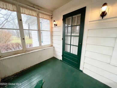 422 S Reynolds St, Schenectady, NY 12302 - photo 3