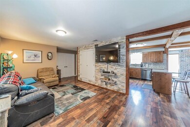 1516 Tanglewood Dr, Azle, TX 76020 - photo 3