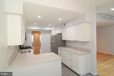 12230 Tildenwood Dr, Rockville, MD 20852 - photo 4