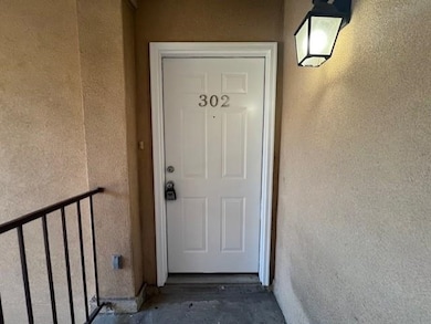 2720 Camelot Dr unit 302, Laredo, TX 78041 - photo 2