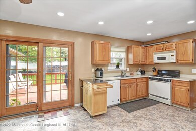 12 Labrador Dr, Kendall Park, NJ 08824 - photo 7