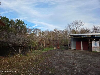 323 E Chatham St, Newport, NC 28570 - photo 7