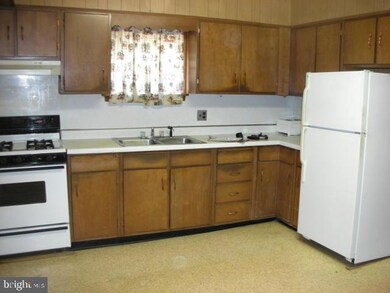 129 E Grant St, McAdoo, PA 18237 - photo 2