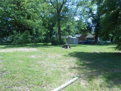 Plenty of backyard space for a dog, friendly game 