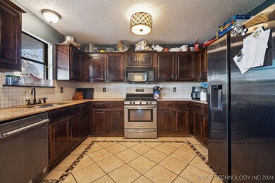 1357 E 136th St, Glenpool, OK 74033 - photo 7