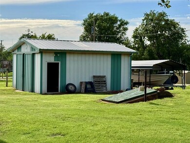 321 E Ninth St, Leedey, OK 73654 - photo 4
