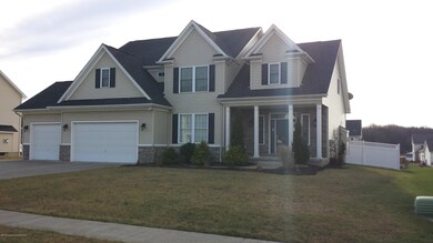 413 Champion Cir, Throop, PA 18512 - photo 4