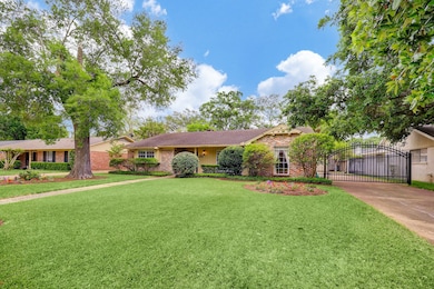 10011 Overbrook Ln, Houston, TX 77042 - photo 3