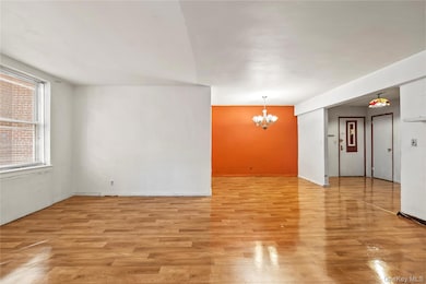 Glendale Gardens unit 5A, Yonkers, NY 10704 - photo 7