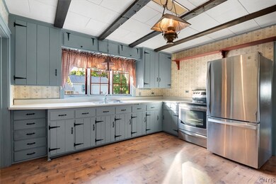 Eat-In Kitchen