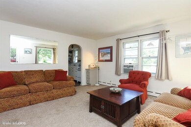 03_120SBarton_165_LivingRoom_LowRes
