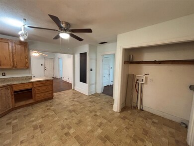 909 W Wardville St, Cleburne, TX 76033 - photo 6