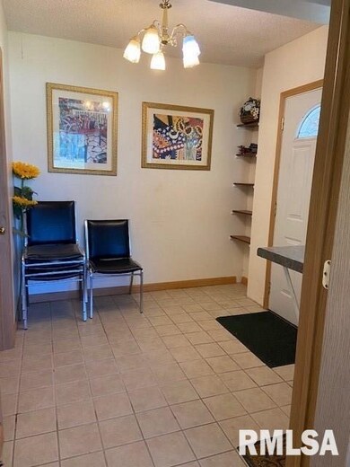 3849 N Sturdevant St, Davenport, IA 52806 - photo 2