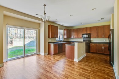 Kitchen and breakfast