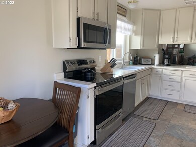 1496 Seacrest Ln, Brookings, OR 97415 - photo 3