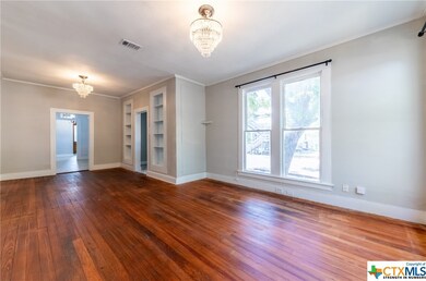 1261 W San Antonio St, San Marcos, TX 78666 - photo 4