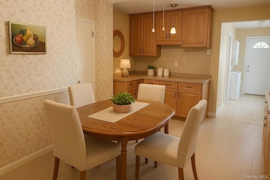 220-46 93rd Rd, Jamaica, NY 11428 - photo 2