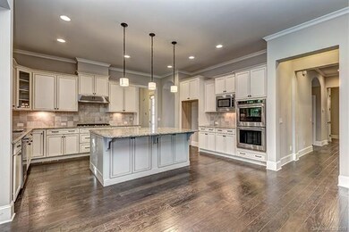 Chef's kitchen with gas cooktop, double wall ovens