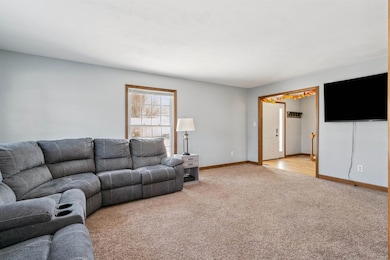 914 Lynda Rd, Waterloo, IA 50701 - photo 4