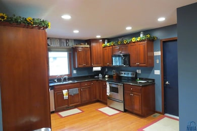 34 Prospect St SW, Le Mars, IA 51031 - photo 2