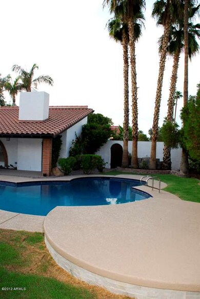 Layout by the pool