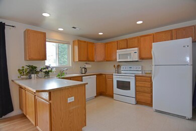 2917 SW Lava Ave, Redmond, OR 97756 - photo 7