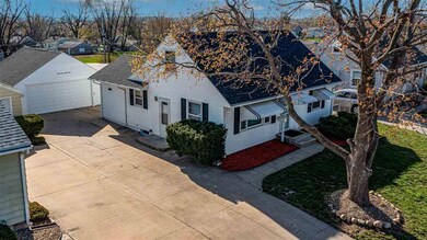 2433 Deborah Dr SW, Cedar Rapids, IA 52404 - photo 3