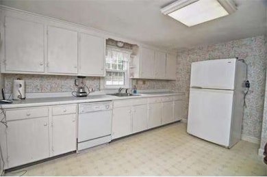 118 Mayfair Dr, Westwood, MA 02090 - photo 6