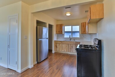 650 W Gilmore St, Winslow, AZ 86047 - photo 5