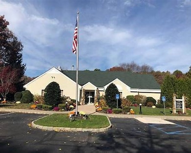 82 Fox Ct, Manorville, NY 11949 - photo 3