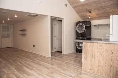 452 N Spring St, Crestview, FL 32536 - photo 3