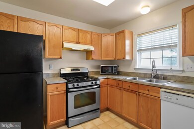 38 Litchfield Ln W, Martinsburg, WV 25405 - photo 6