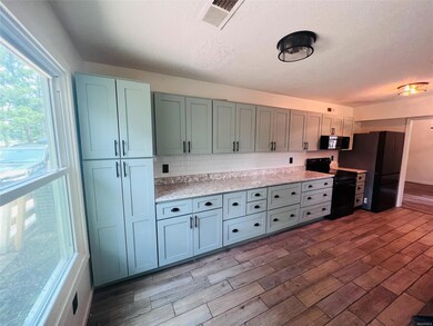 Tons of soft close cabinets!