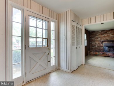 7406 Fenwood Ct, Manassas, VA 20109 - photo 4