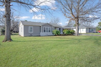 Ranch-style house with a front yard