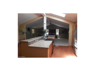 Unbelievable entertaining space in this kitchen!