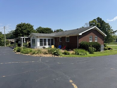 1403 Flippin Dr, Lafayette, TN 37083 - photo 5