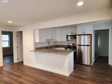 2604 J St, Springfield, OR 97477 - photo 4