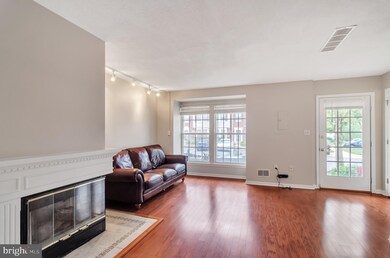 8316 Duck Hawk Way unit 9, Lorton, VA 22079 - photo 6