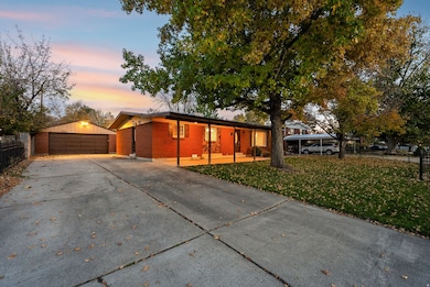 9285 S Sneddon Dr, Sandy, UT 84070 - photo 4