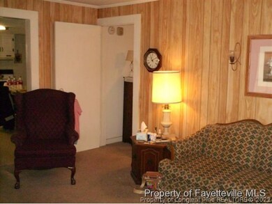 516 Woodsdale St, Fayetteville, NC 28306 - photo 3