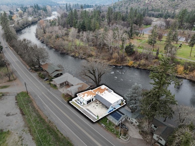 2400 Rogue River Hwy, Gold Hill, OR 97525 - photo 4