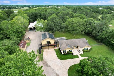 22028 Britt Oaks Dr, Alvin, TX 77511 - photo 2