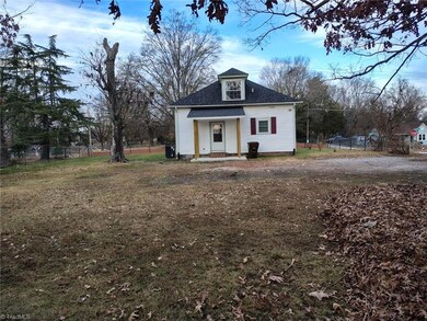 1414 E Green Dr, High Point, NC 27260 - photo 4