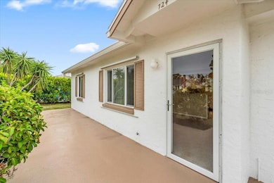 724 Myrtle Ave, Venice, FL 34285 - photo 4