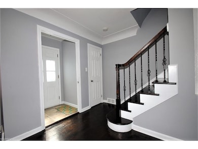 FRONT ENTRY WITH COAT CLOSET