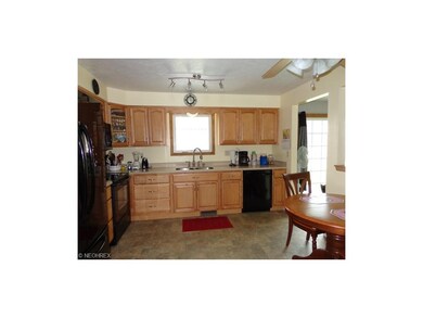 This kitchen was totally updated in 2010 with Mapl