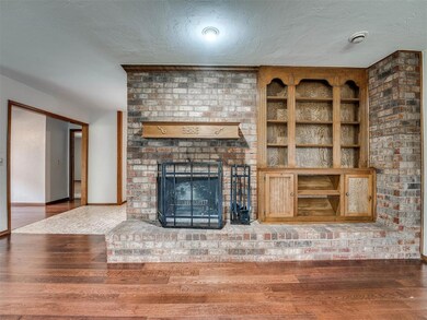 1812 N Lincoln Ave, Moore, OK 73160 - photo 7