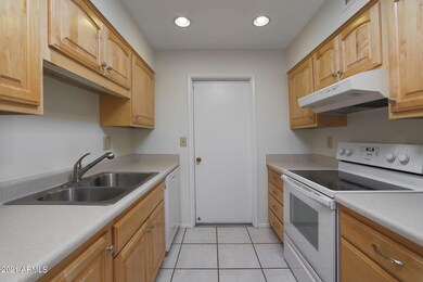 10545 W Palmeras Dr, Sun City, AZ 85373 - photo 2